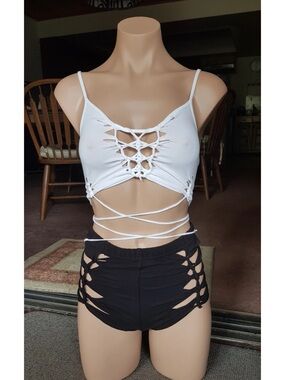 White braided wrap around bralette top from Crop it Like its Hot, size M - new